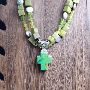 20 Inch Sterling Silver Peridot Stones Green Shell And Cross Necklace